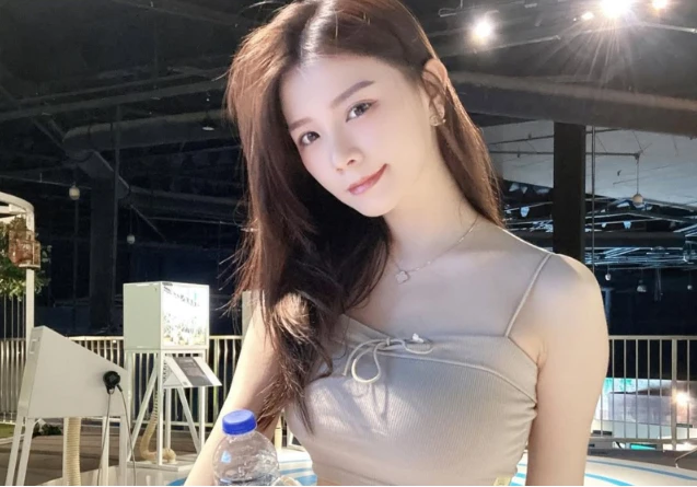 Từng vướng ồn ào ảnh nóng, đời tư, hot girl gợi cảm bất ngờ đổi nghệ danh, chuyển luôn chỗ ở, hướng tới cuộc sống mới Từng vướng ồn ào ảnh nóng, đời tư, hot girl gợi cảm bất ngờ đổi nghệ danh, chuyển luôn chỗ ở, hướng tới cuộc sống mới