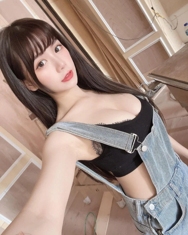Từng vướng ồn ào ảnh nóng, đời tư, hot girl gợi cảm bất ngờ đổi nghệ danh, chuyển luôn chỗ ở, hướng tới cuộc sống mới Từng vướng ồn ào ảnh nóng, đời tư, hot girl gợi cảm bất ngờ đổi nghệ danh, chuyển luôn chỗ ở, hướng tới cuộc sống mới