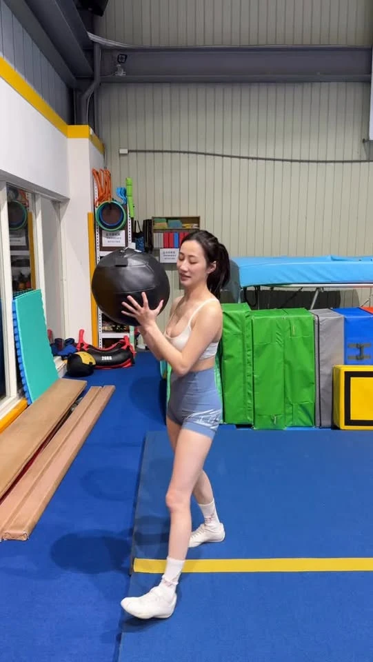 Tưởng dễ nhưng không hề đơn giản: Hóa ra đây là cách mà người chơi Beyblade tập luyện mỗi ngày Tưởng dễ nhưng không hề đơn giản: Hóa ra đây là cách mà người chơi Beyblade tập luyện mỗi ngày