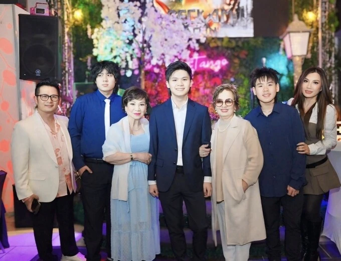 Vợ cũ dạy Bằng Kiều tập thiền Vợ cũ dạy Bằng Kiều tập thiền