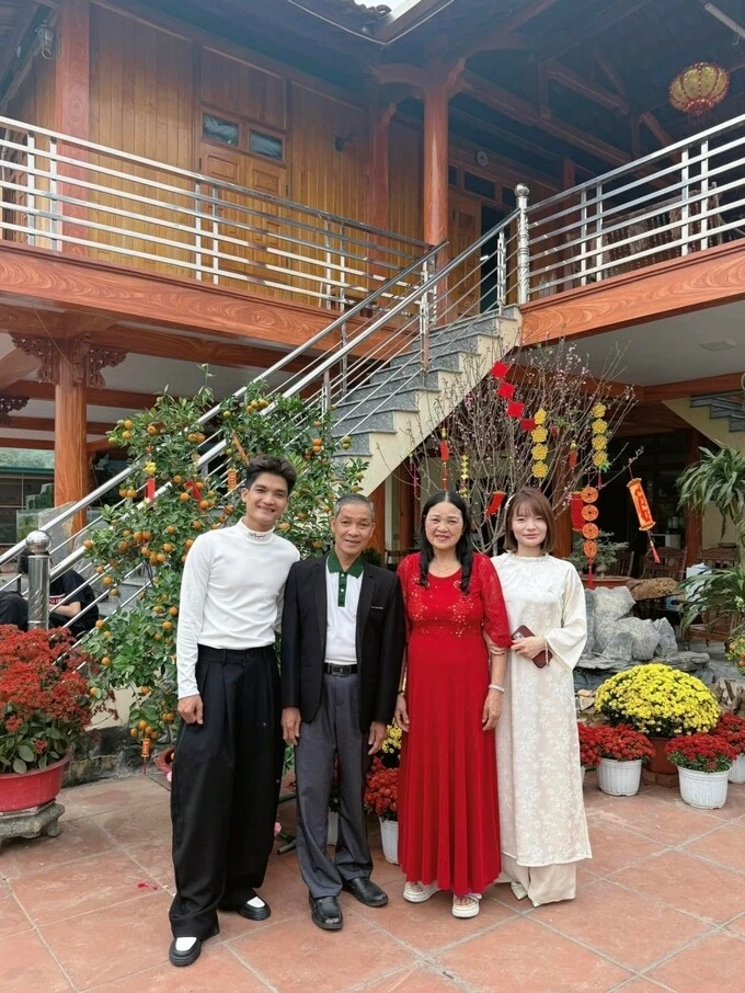 Vườn trái sai trĩu cành ở quê nhà của Mạc Văn Khoa