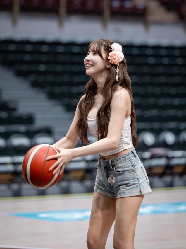 Yua Mikami khoe ảnh mới, hút gần 20.000 like, fan khen làm gì cũng gợi cảm