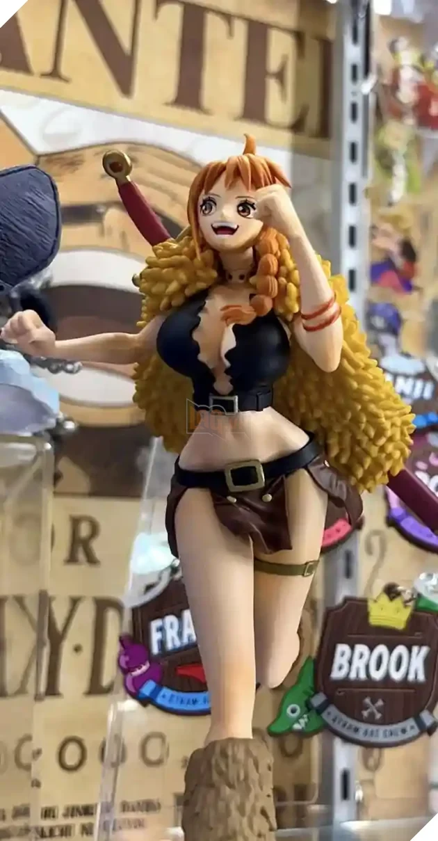 Cú "soi" mô hình dở khóc dở cười: Fan One Piece mua Figure Nami dùng đèn pin kiểm chứng tiết lộ bá đạo của Oda Cú "soi" mô hình dở khóc dở cười: Fan One Piece mua Figure Nami dùng đèn pin kiểm chứng tiết lộ bá đạo của Oda
