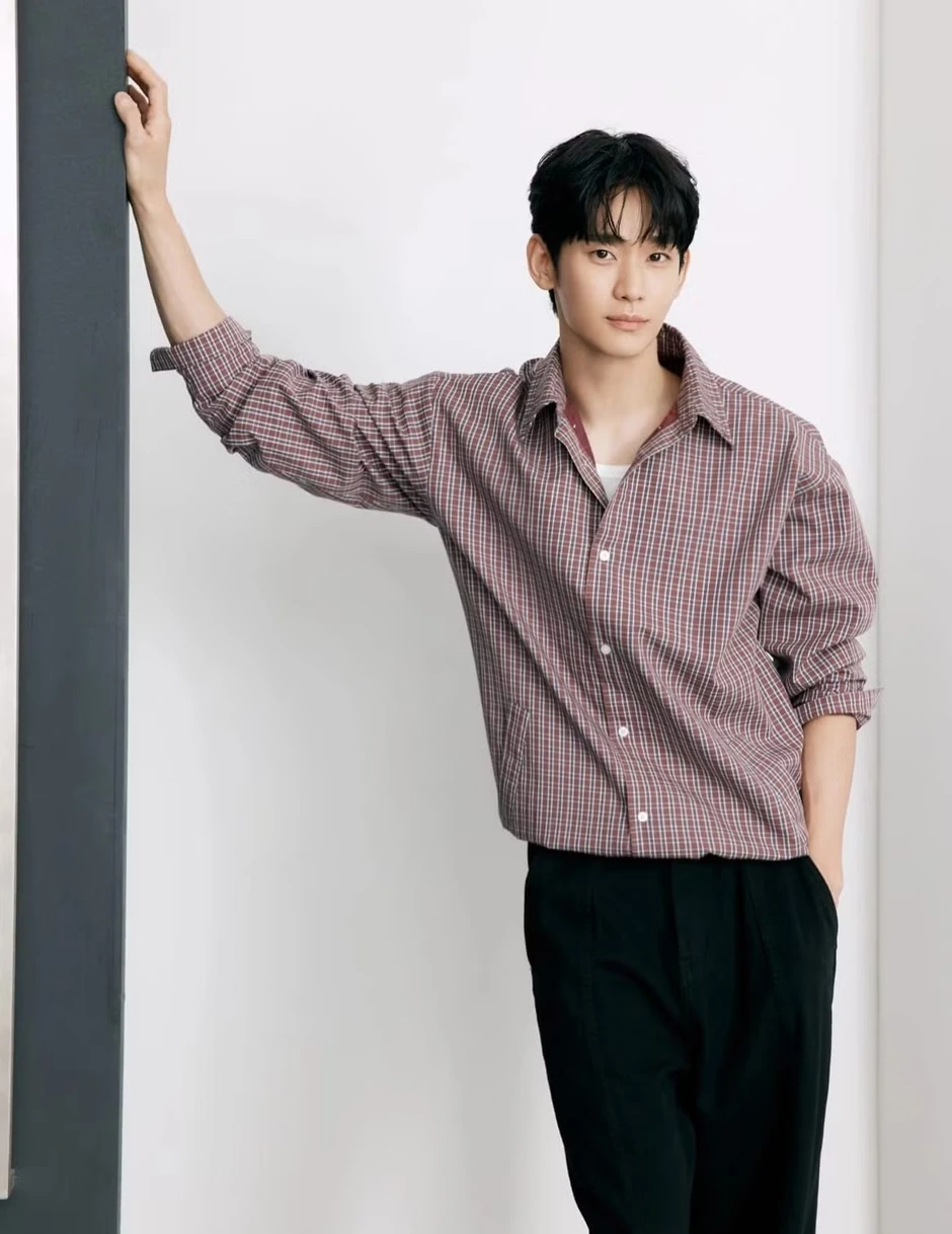 40 kịch bản phim chờ Kim Soo Hyun