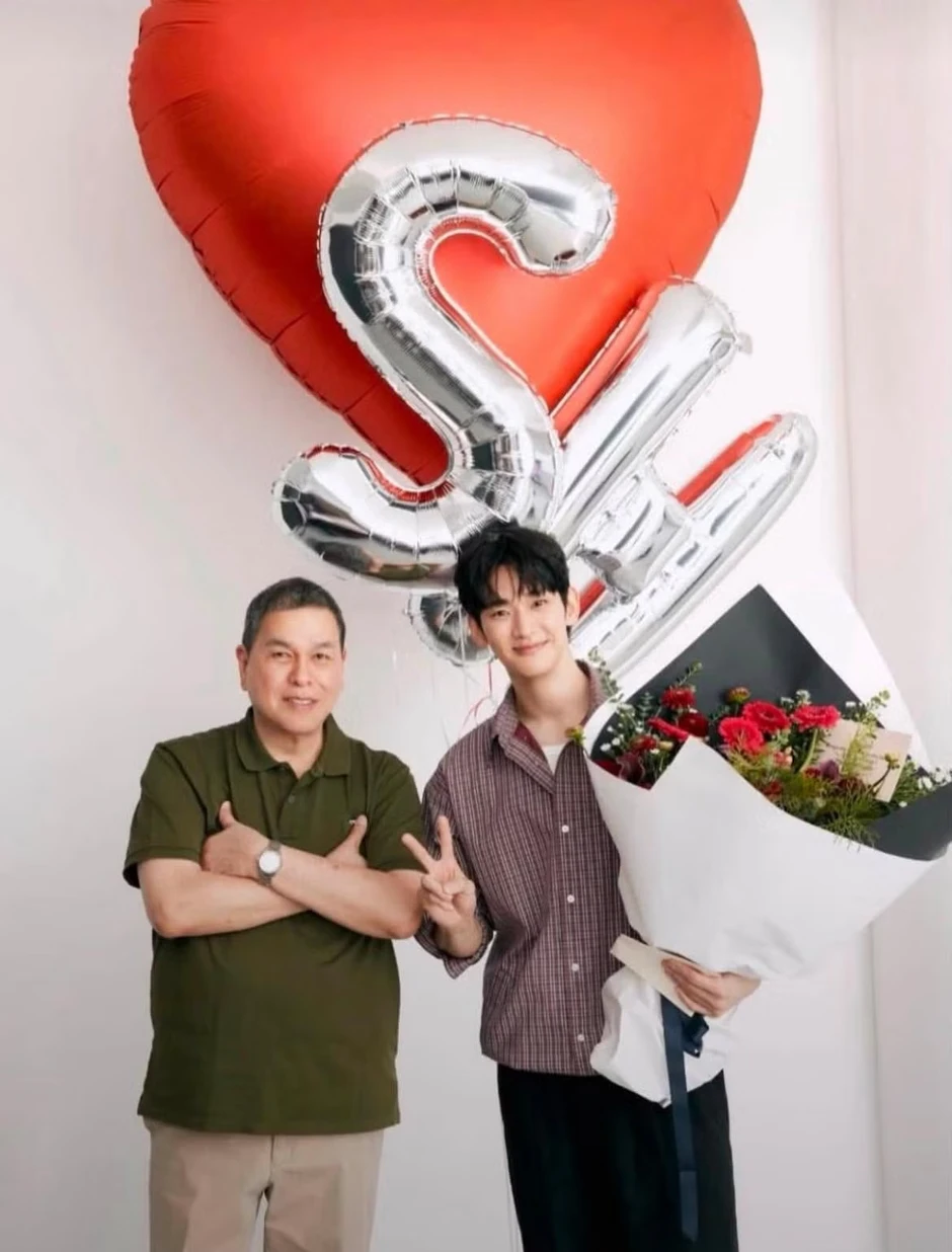 40 kịch bản phim chờ Kim Soo Hyun