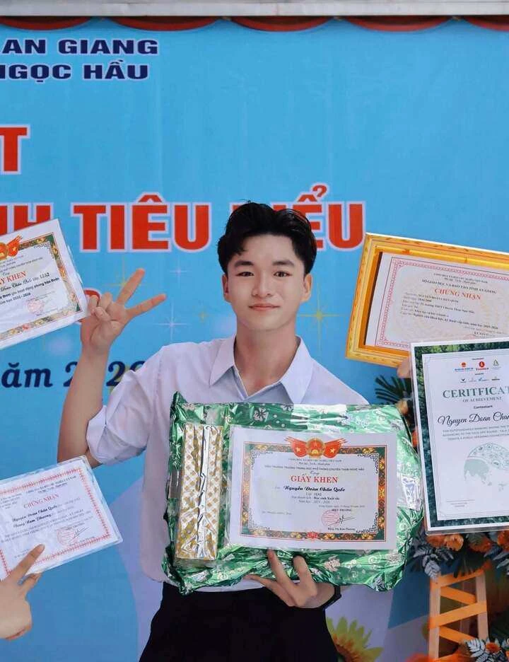 Á quân Giọng hát Việt nhí vừa đỗ thủ khoa đại học là ai?