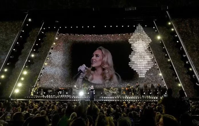 Adele trở lại phòng thu, kiên quyết từ chối những chuyến lưu diễn dài ngày Adele trở lại phòng thu, kiên quyết từ chối những chuyến lưu diễn dài ngày