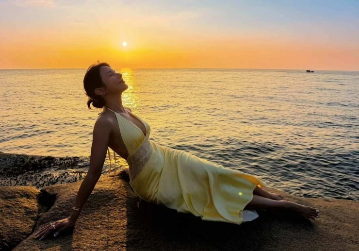 Ảnh sao 10/7: Kim Tuyến thức đợi Đồng Ánh Quỳnh đi làm về muộn Ảnh sao 10/7: Kim Tuyến thức đợi Đồng Ánh Quỳnh đi làm về muộn