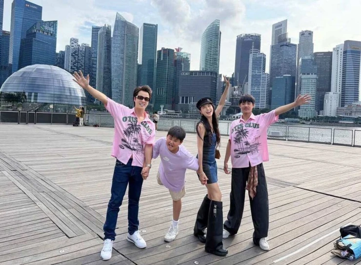Ảnh sao 11/7: Mẹ Hồ Ngọc Hà mừng sinh nhật bà thông gia