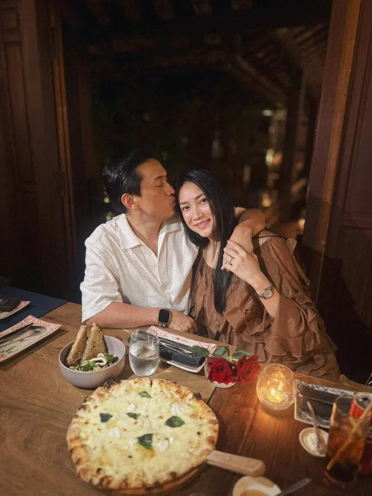 Ảnh sao 11/7: Mẹ Hồ Ngọc Hà mừng sinh nhật bà thông gia