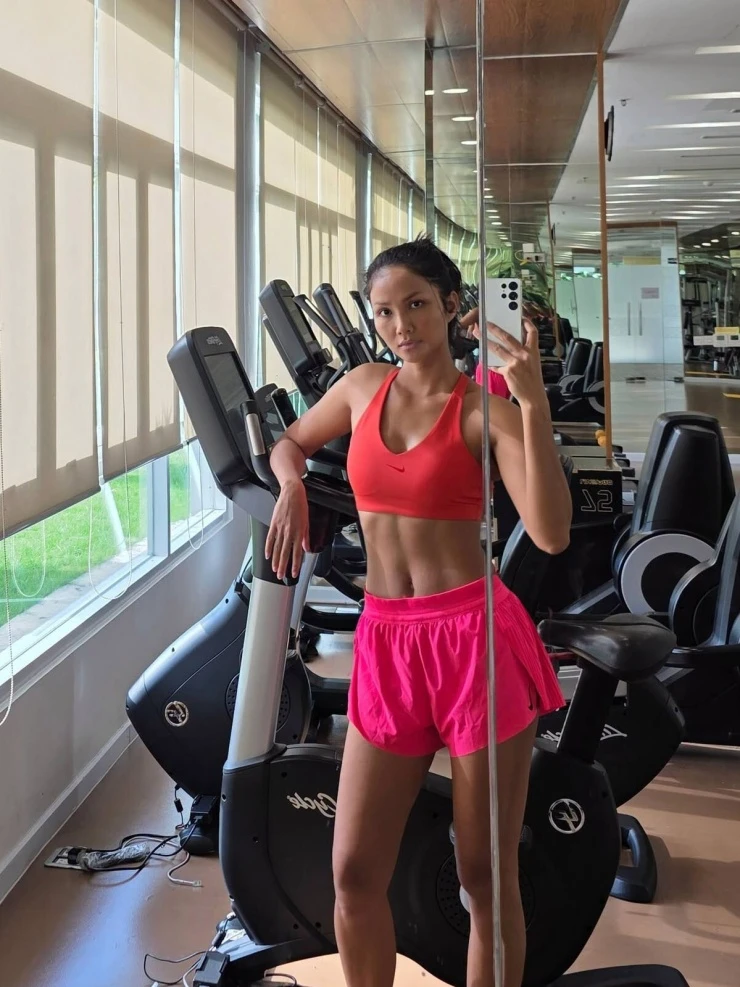 Ảnh sao 16/7: Phương Oanh sành điệu xuống phố Ảnh sao 16/7: Phương Oanh sành điệu xuống phố