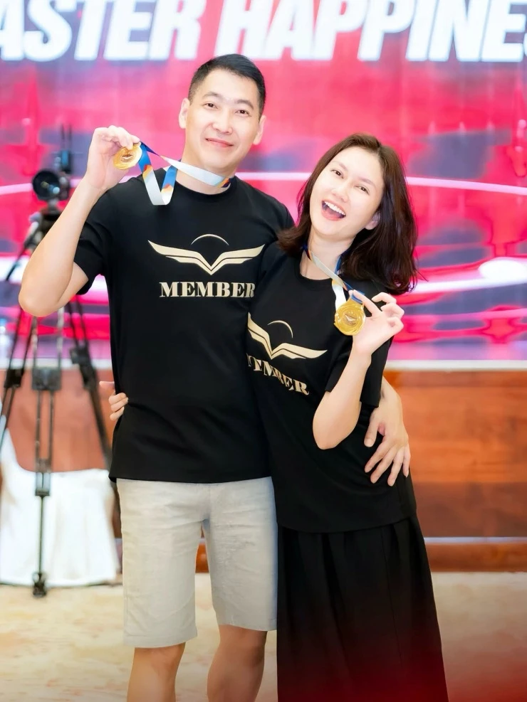 Ảnh sao 16/7: Phương Oanh sành điệu xuống phố Ảnh sao 16/7: Phương Oanh sành điệu xuống phố