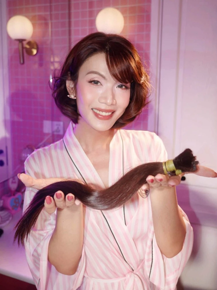 Ảnh sao 16/7: Phương Oanh sành điệu xuống phố Ảnh sao 16/7: Phương Oanh sành điệu xuống phố