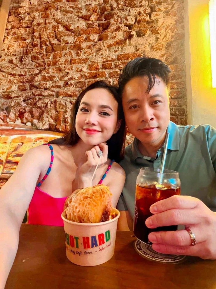 Ảnh sao 17/7: Ngân Hòa tươi tắn sau một năm điều trị suy thận Ảnh sao 17/7: Ngân Hòa tươi tắn sau một năm điều trị suy thận