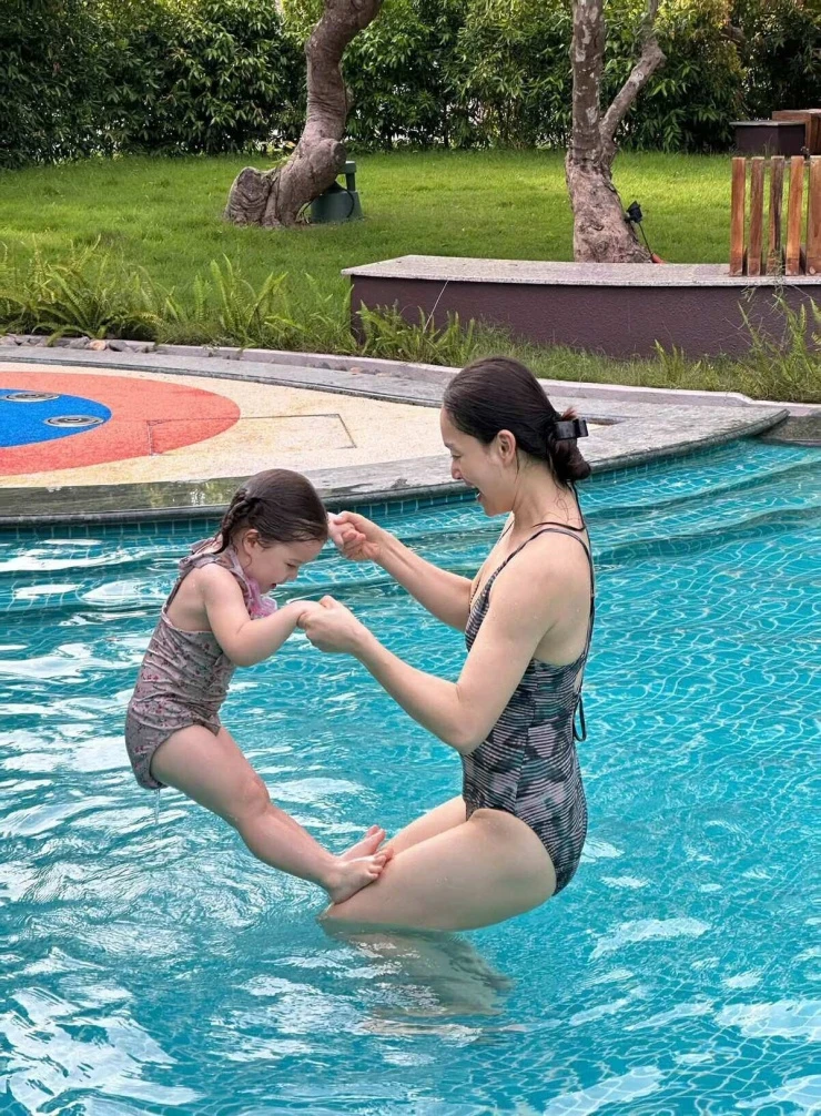 Ảnh sao 18/7: Đoàn Thiên Ân sắm căn nhà đầu tiên để đón bố về ở