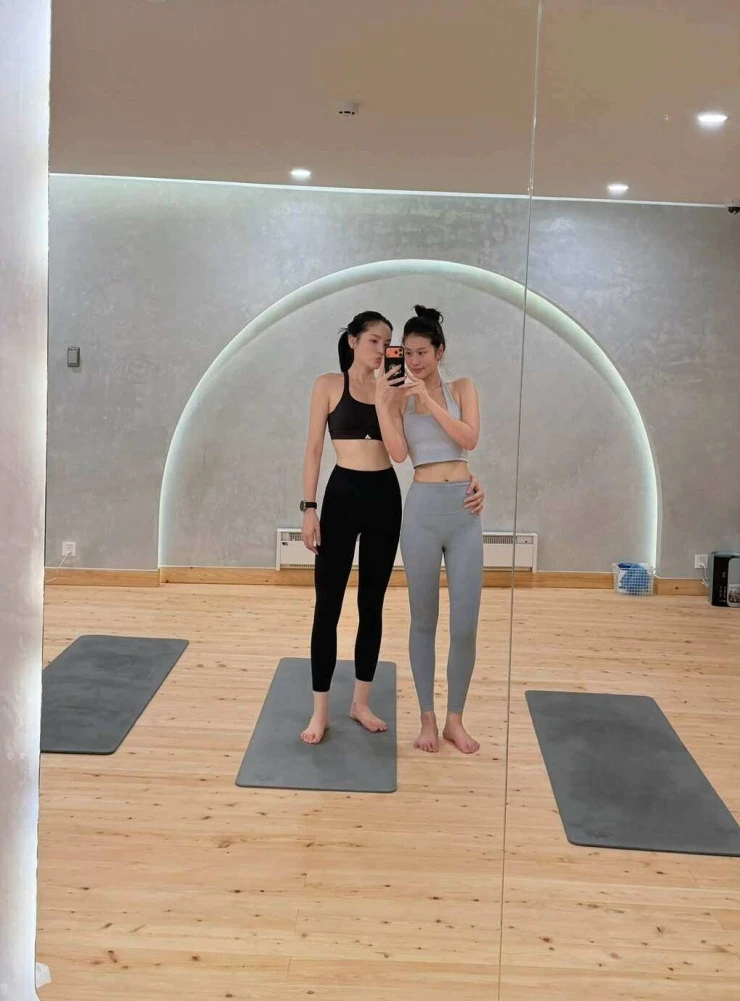 Ảnh sao 19/7: Hà Kiều Anh cùng con gái trải nghiệm khách sạn sang chảnh ở Anh Ảnh sao 19/7: Hà Kiều Anh cùng con gái trải nghiệm khách sạn sang chảnh ở Anh
