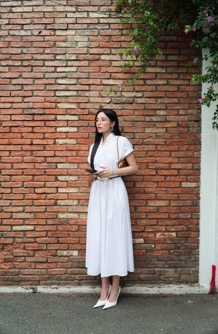 Ảnh sao 3/7: Mỹ Tâm gây thương nhớ với áo dài trắng Ảnh sao 3/7: Mỹ Tâm gây thương nhớ với áo dài trắng