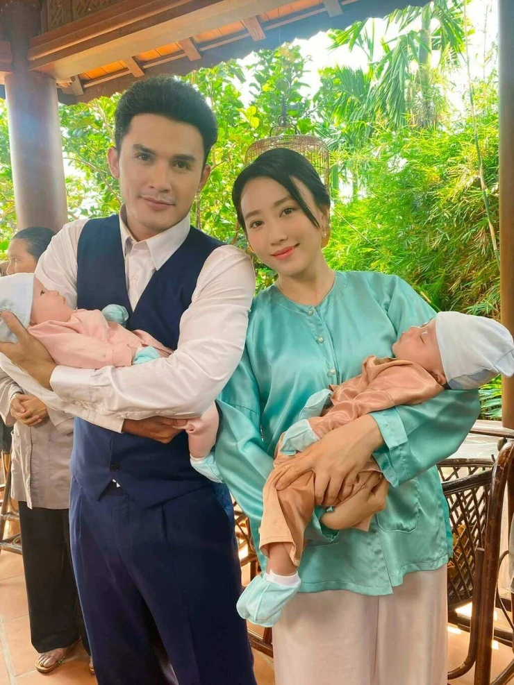 Ảnh sao 3/7: Mỹ Tâm gây thương nhớ với áo dài trắng Ảnh sao 3/7: Mỹ Tâm gây thương nhớ với áo dài trắng