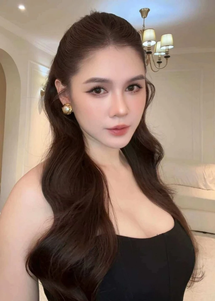 Ảnh sao 3/7: Mỹ Tâm gây thương nhớ với áo dài trắng Ảnh sao 3/7: Mỹ Tâm gây thương nhớ với áo dài trắng