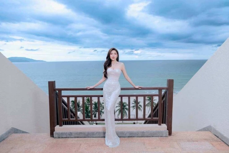 Ảnh sao 3/7: Mỹ Tâm gây thương nhớ với áo dài trắng Ảnh sao 3/7: Mỹ Tâm gây thương nhớ với áo dài trắng