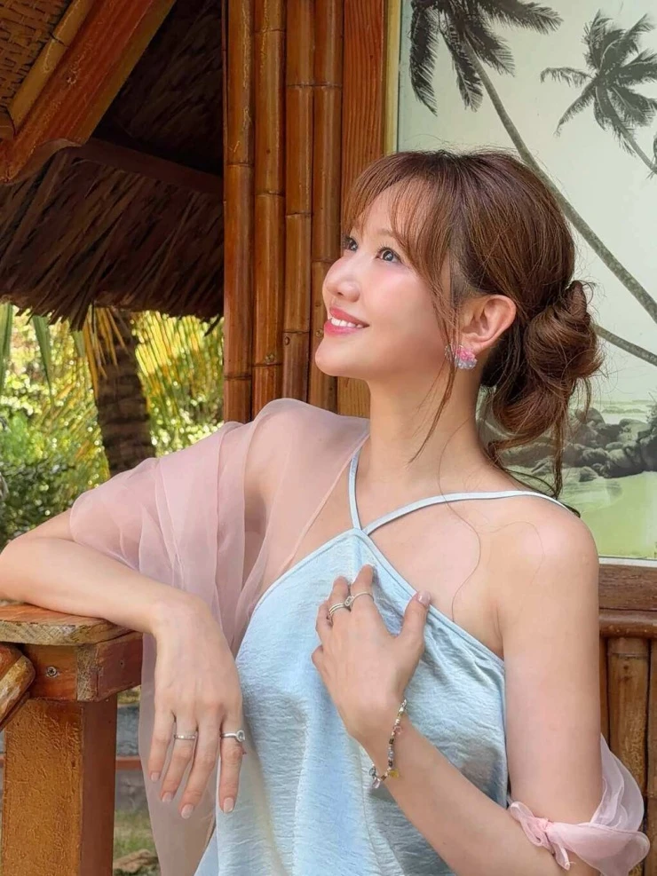 Ảnh sao 31/7: Thu Trang - Tiến Luật khoe hạnh phúc bên ba con