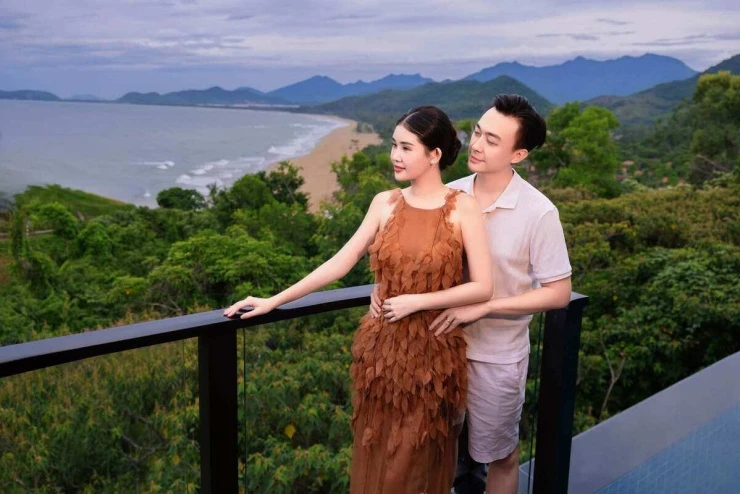 Ảnh sao 6/7: Phạm Quỳnh Anh thân thiết Sơn Tùng M-TP sau 12 năm