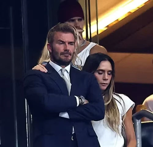 Beckham bị la ó Beckham bị la ó