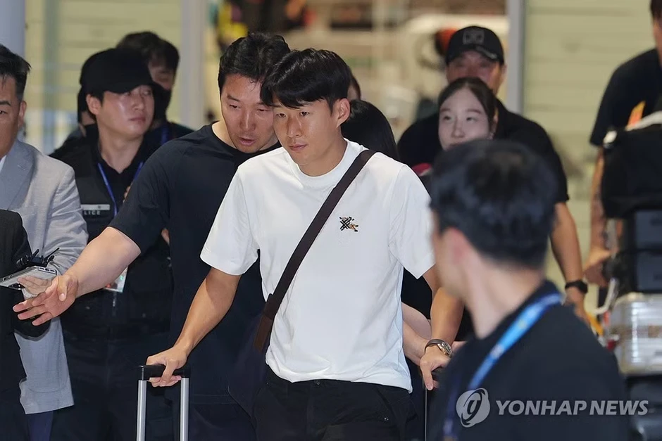 Cả showbiz bênh vực Son Heung Min Cả showbiz bênh vực Son Heung Min