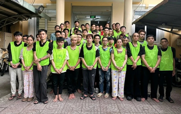 Ca sĩ Tăng Nhật Tuệ bị bắt vì liên quan ma túy Ca sĩ Tăng Nhật Tuệ bị bắt vì liên quan ma túy