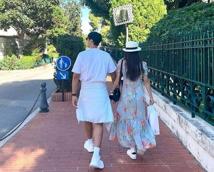 Chuyện tình ngọt ngào của tài tử Giày thuỷ tinh và vợ kém 17 tuổi