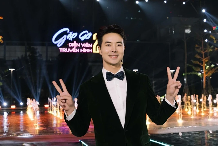 Điều không thể ngờ về nam diễn viên Tổng tài phim Dưới ô cửa sáng đèn Điều không thể ngờ về nam diễn viên Tổng tài phim Dưới ô cửa sáng đèn