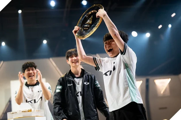 Dplus KIA Đánh Bại Đội Tuyển Pháp Karmine Corp Và Giành Ngôi Vô Địch Bộ Môn LMHT Tại Esports World Cup 2026