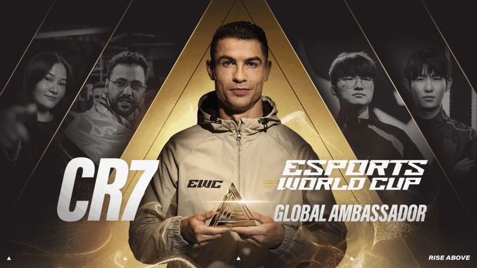 Faker 'đọ dáng' cùng Ronaldo Faker 'đọ dáng' cùng Ronaldo