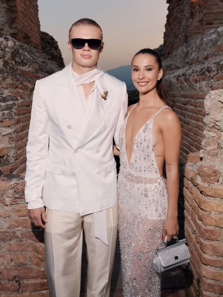 Haaland nhận lời mời ăn tối của Tom Holland sau sự cố ngó lơ