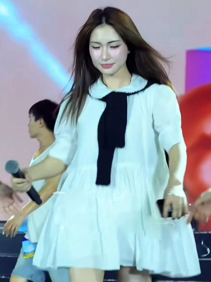 Hòa Minzy bị đồn mang bầu