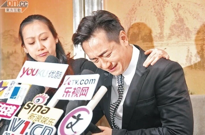 Hoàng tử cổ trang mất sự nghiệp vì scandal tình ái, U60 bị gọi ông hoàng phim rác Hoàng tử cổ trang mất sự nghiệp vì scandal tình ái, U60 bị gọi ông hoàng phim rác