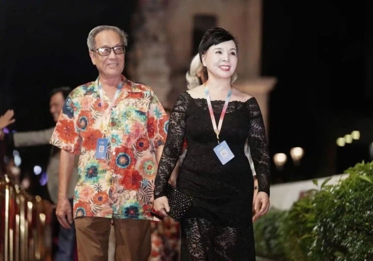 Hôn nhân 40 năm viên mãn dù không có con chung của NSND Lan Hương và chồng đạo diễn Hôn nhân 40 năm viên mãn dù không có con chung của NSND Lan Hương và chồng đạo diễn