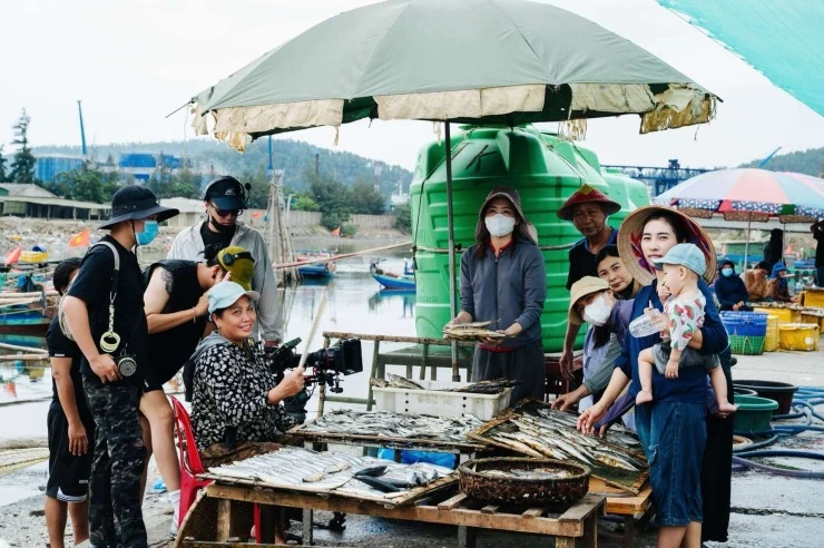 Hương Tràm chính thức lên tiếng về chi tiết gây tranh cãi trong MV gái NGHỆ: Cá gỗ là biểu tượng của ý chí