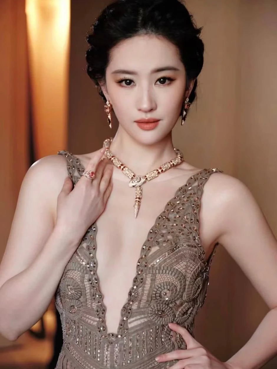 Lưu Diệc Phi hết đường nhận giải thưởng