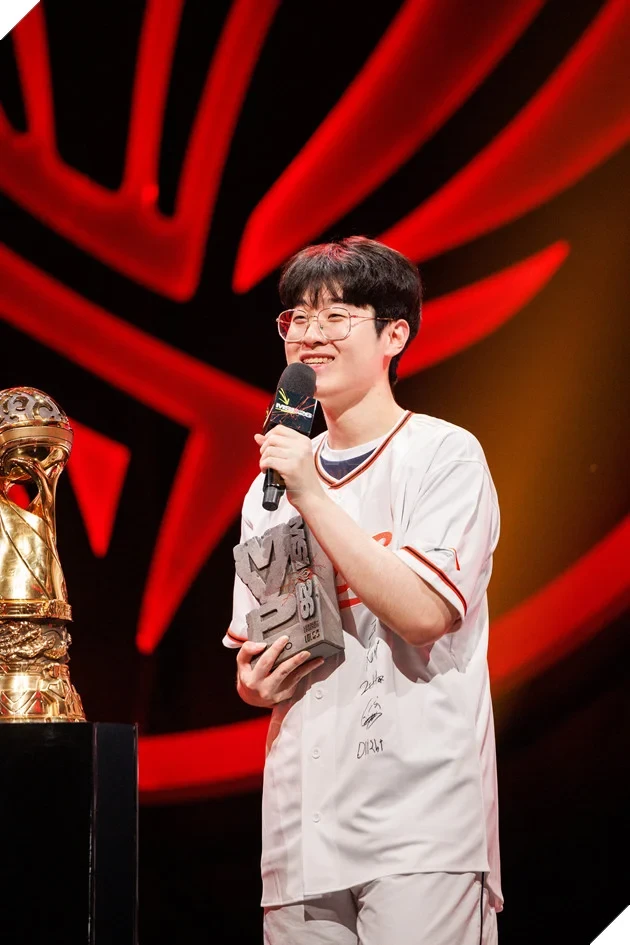 MSI 2026: FMVP Zeus Tin Vào Khả Năng Tạo Đột Biến Để Giành Lấy Chức Vô Địch
