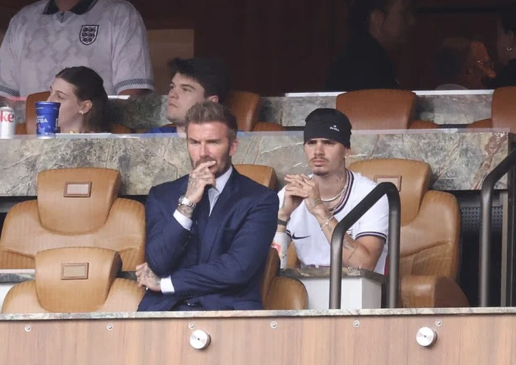 Nhà Beckham ăn mừng khi tuyển Anh vào bán kết World Cup