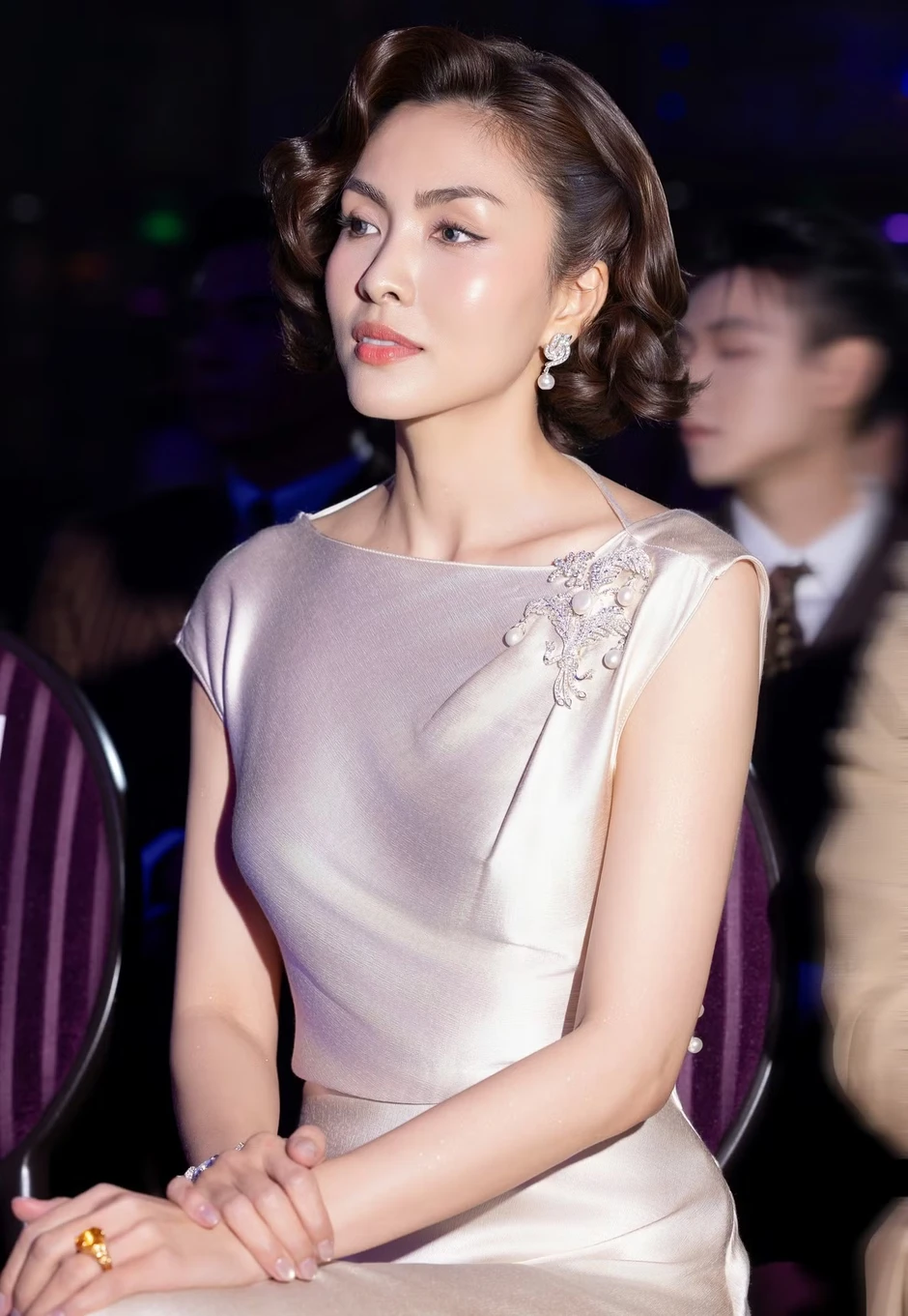 Nhiều phản ứng khi Tăng Thanh Hà trở thành Hoàng hậu cuối cùng Nhiều phản ứng khi Tăng Thanh Hà trở thành Hoàng hậu cuối cùng