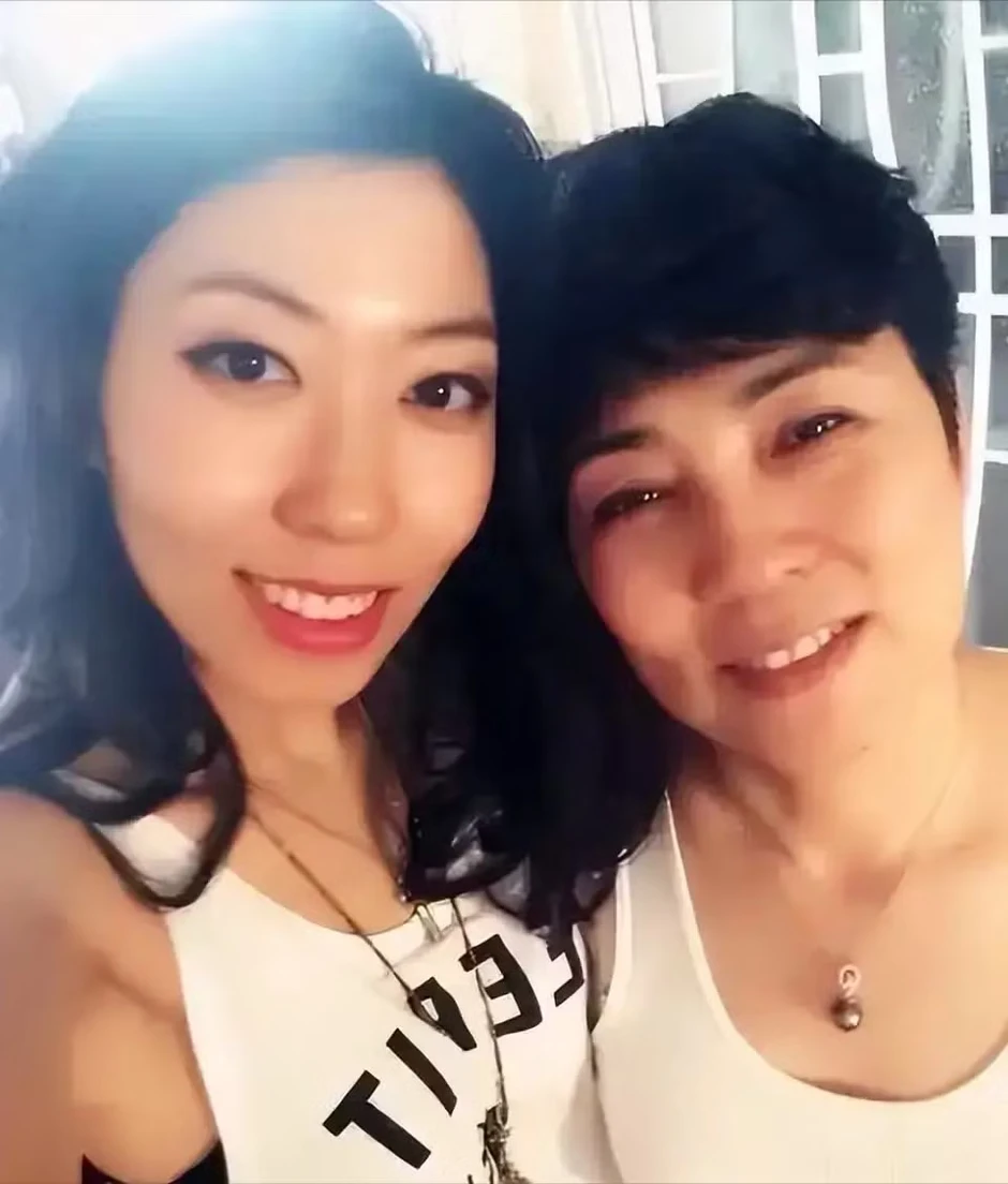 Nữ ca sĩ khiến 566 gia đình tan nát
