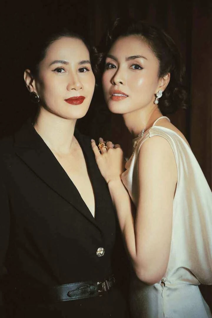 Nữ diễn viên đóng chị gái Nam Phương hoàng hậu, ngoài đời là bạn thân Hà Tăng Nữ diễn viên đóng chị gái Nam Phương hoàng hậu, ngoài đời là bạn thân Hà Tăng