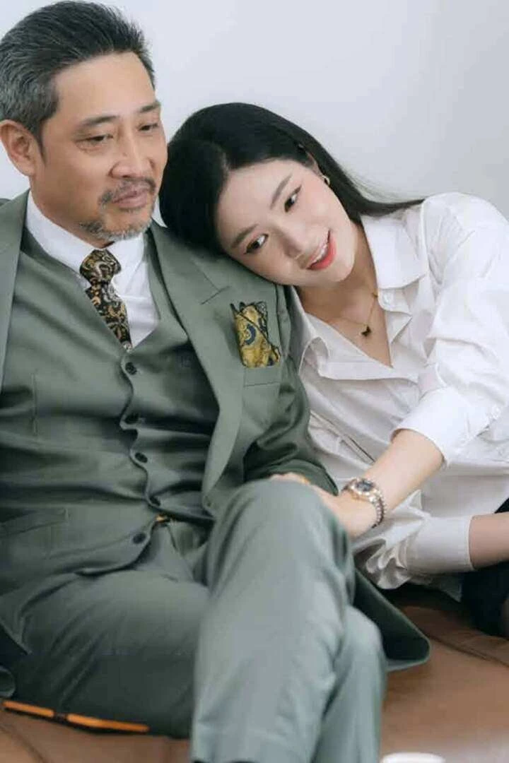 Nữ phó giám đốc mưu mô trong phim Lửa trắng, ngoài đời khác xa trên màn ảnh Nữ phó giám đốc mưu mô trong phim Lửa trắng, ngoài đời khác xa trên màn ảnh