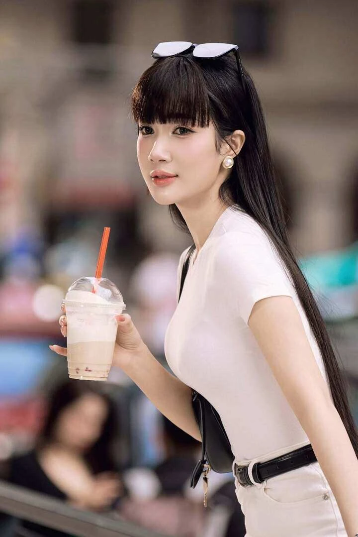 Nữ phó giám đốc mưu mô trong phim Lửa trắng, ngoài đời khác xa trên màn ảnh Nữ phó giám đốc mưu mô trong phim Lửa trắng, ngoài đời khác xa trên màn ảnh