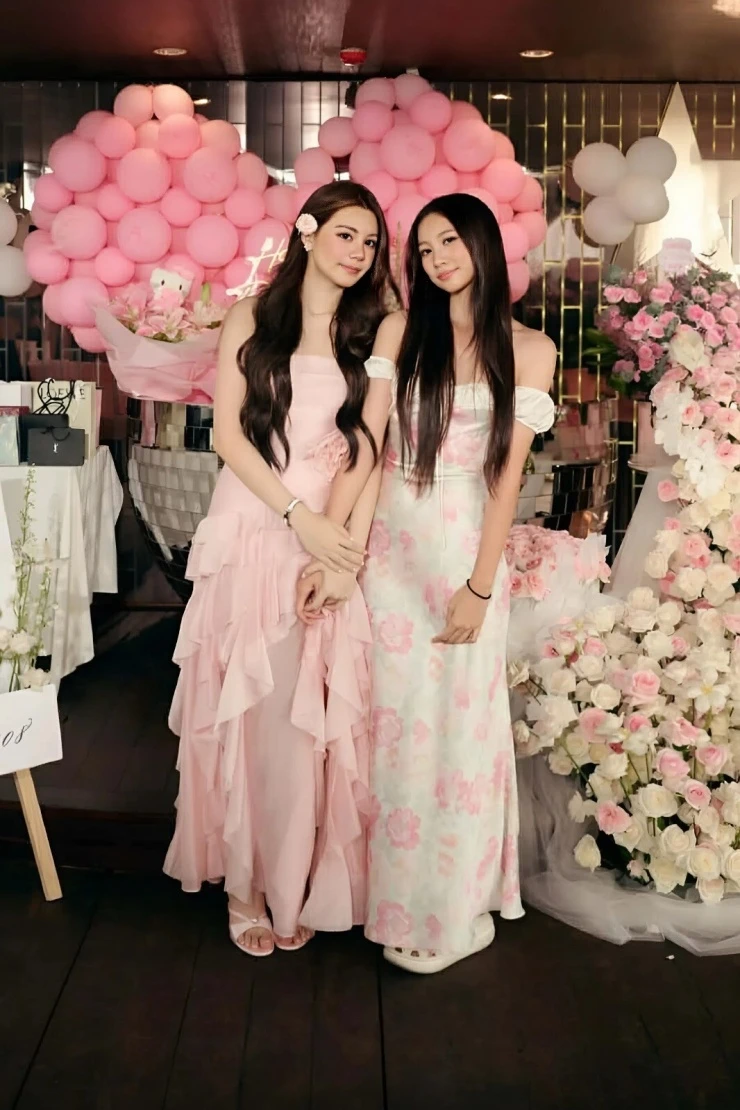 Quyền Linh làm tiệc trên du thuyền mừng sinh nhật con gái Quyền Linh làm tiệc trên du thuyền mừng sinh nhật con gái