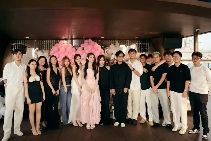 Quyền Linh làm tiệc trên du thuyền mừng sinh nhật con gái Quyền Linh làm tiệc trên du thuyền mừng sinh nhật con gái