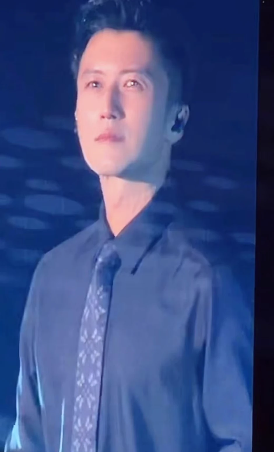 Tạ Đình Phong khóc trước hàng chục nghìn người Tạ Đình Phong khóc trước hàng chục nghìn người
