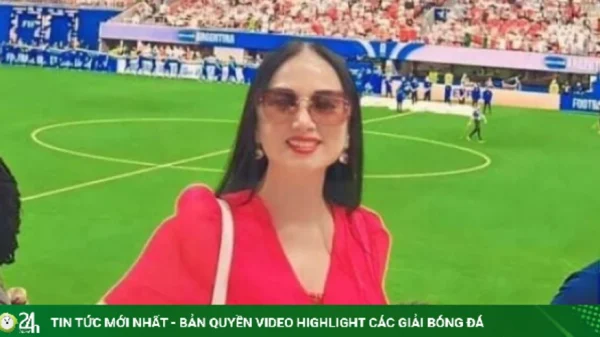 Ca sĩ Hà Phương hé lộ khoảnh khắc được chồng tỷ phú chiều hết mực khi cô mê Messi kenhtingame com thumb ca si ha phuong he lo khoanh khac duoc chong ty phu chieu het muc khi co me messi d0ba1784460526246 940w